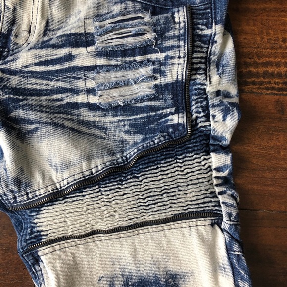 Sale❣️NEW! Distressed Denim Shorts 💗 - Picture 2 of 4